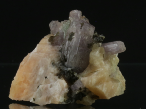 Skapolit (ang. Skapolite)