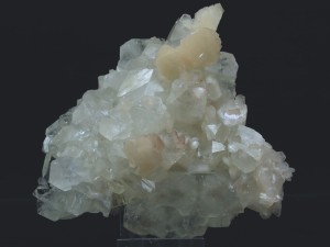 Fluoroapofyllit, stylbit (ang. Fluorapophyllite, stylbite)