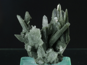 Kwarc,  chloryt ( ang. Quartz and chlorite)