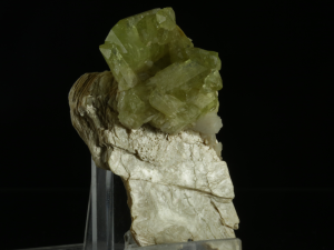 Brazylianit (ang. Brazilianit)