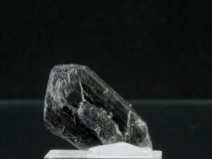 Ferrocolumbit (ang. Ferrocolumbite)
