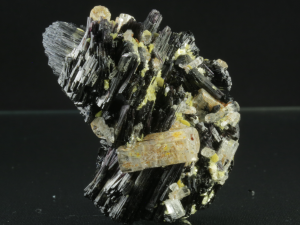 Goszenit-odm.berylu (ang. Goshenite)