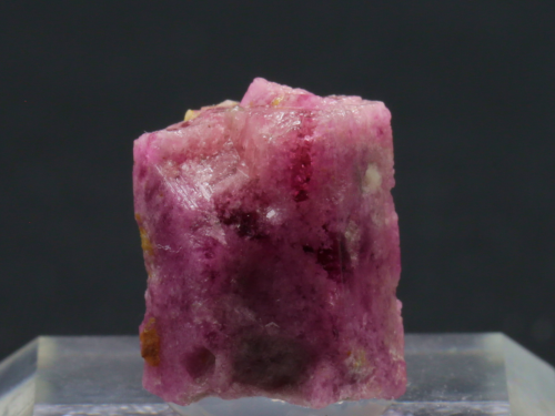 Biksbit- czerwony beryl.