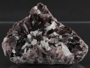 Aksynit (ang. Axinite)