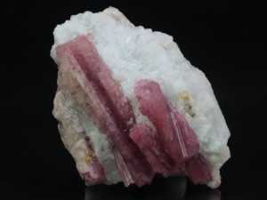 Rubelit (ang. Rubelite)
