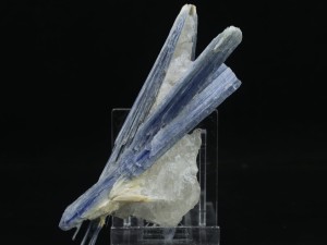 Cyanit (ang. Cyanite)