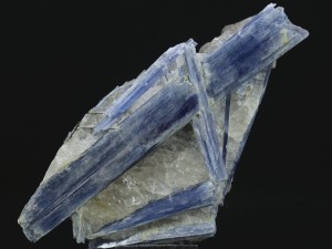 Cyanit (ang. Cyanite)