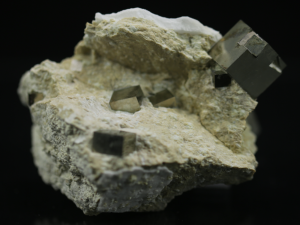 Piryt (ang. Pyrite)