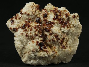 Granat Spessartyn (ang. Spessartine) 