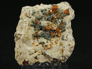Granat Spessartyn (ang. Spessartine)