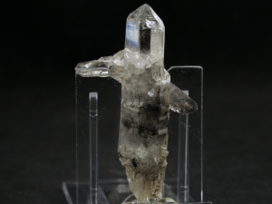 Kwarc z bituminami (asfalt) (ang. Quartz, asphalt)