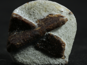 Staurolit (ang. Staurolite)