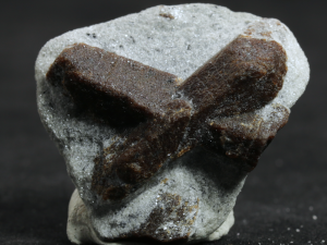 Staurolit (ang. Staurolite)