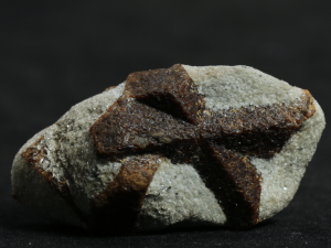 Staurolit (ang. Staurolite)