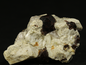Granat Almandyn (ang. Almandine)