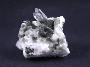 Kwarc z chlorytem ( ang. Quartz and chlorite)