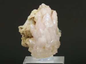 Kwarc różowy ( ang. Quartz)