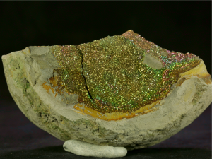 Piryt tęczowy (ang. Rainbow pyrite)