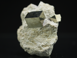 Piryt (ang. Pyrite)
