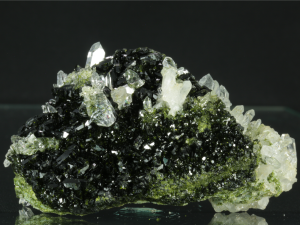 Epidot, kwarc (ang. Epidote, quartz)