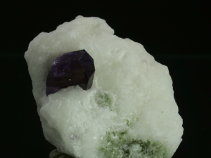 Skapolit (ang. Scapolite)