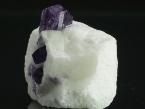 Skapolit (ang. Scapolite)