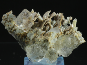 Fluoryt, kwarc, syderyt (ang. Fluorite)