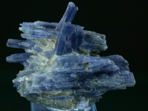 Cyanit (ang. Cyanite)