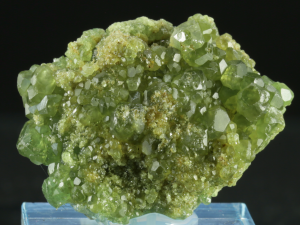 Demantoid (odm. granatu)-(ang. Demantoid)