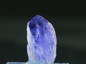 Tanzanit odmiana Zoisyt (ang. Tanzanite )
