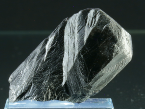Ferrocolumbit (ang. Ferrocolumbite)