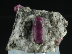 Korund  -rubin (ang. Corundum - ruby)