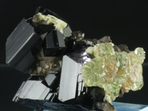 Turmalin, kwarc, hialit -UV! ( ang. Tourmaline)